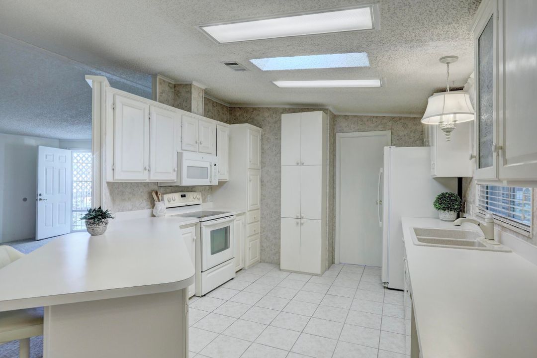 待售: $207,000 (2 贝兹, 2 浴室, 1412 平方英尺)