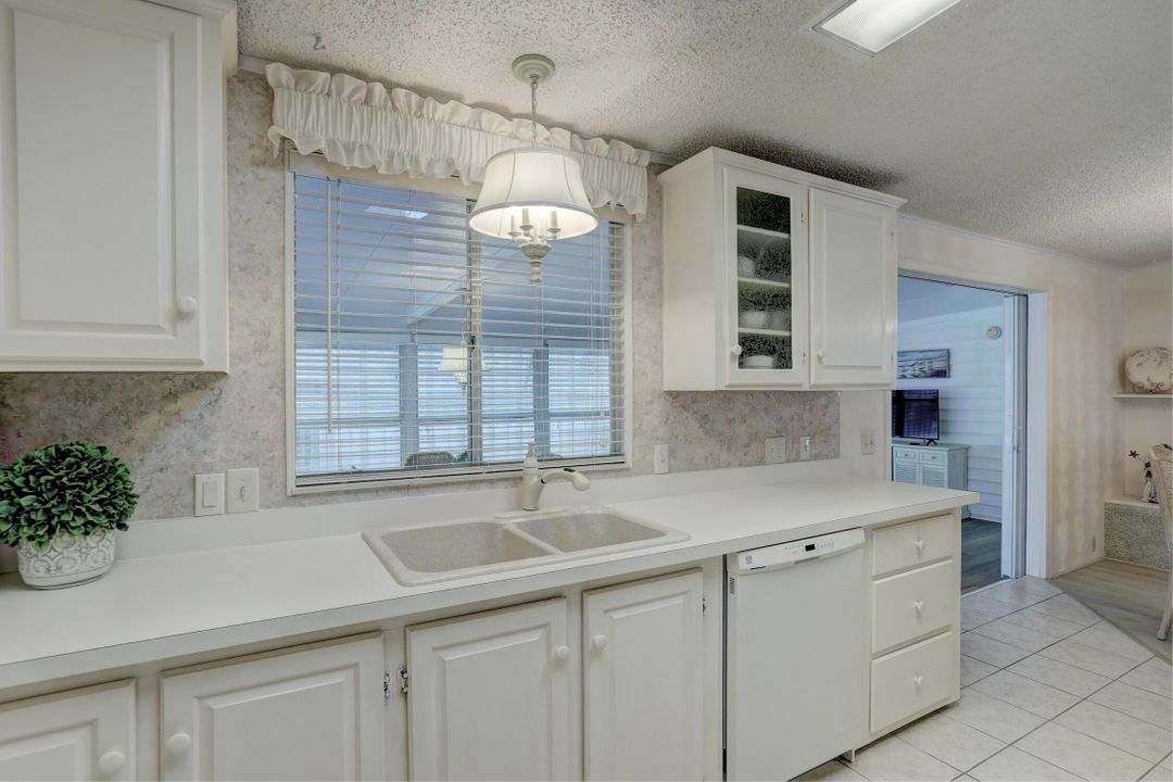 待售: $207,000 (2 贝兹, 2 浴室, 1412 平方英尺)