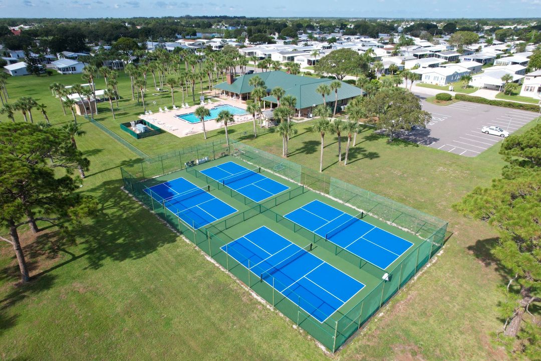 待售: $207,000 (2 贝兹, 2 浴室, 1412 平方英尺)