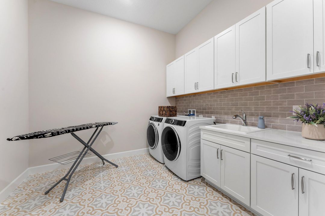 En Venta: $2,985,000 (4 camas, 3 baños, 3461 Pies cuadrados)