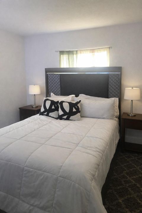 На продажу: $239,000 (3 спален, 1 ванн, 828 Квадратных фут)