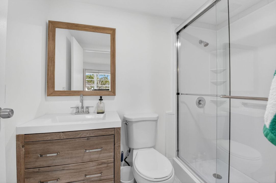 待售: $144,000 (1 贝兹, 1 浴室, 726 平方英尺)