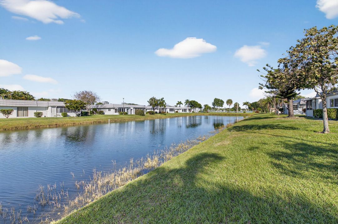 待售: $144,000 (1 贝兹, 1 浴室, 726 平方英尺)