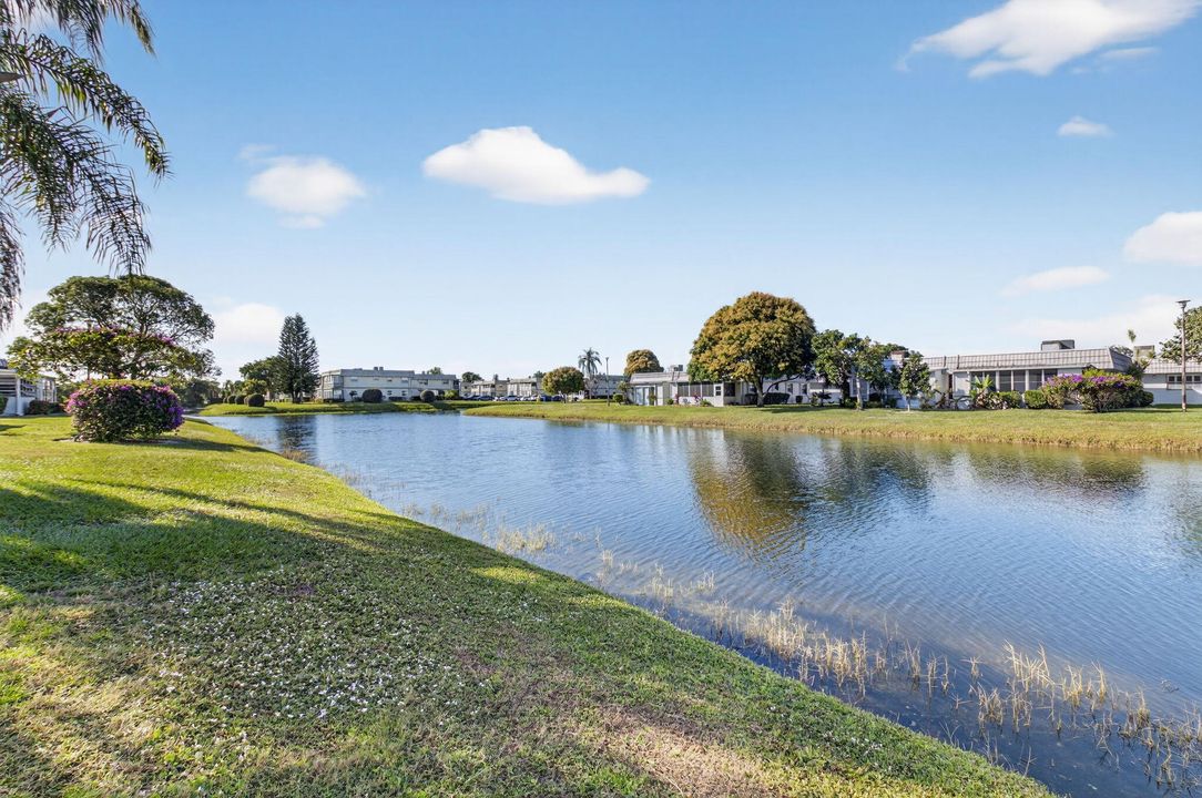 待售: $144,000 (1 贝兹, 1 浴室, 726 平方英尺)