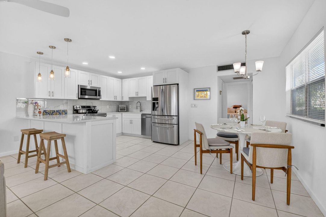 待售: $144,000 (1 贝兹, 1 浴室, 726 平方英尺)