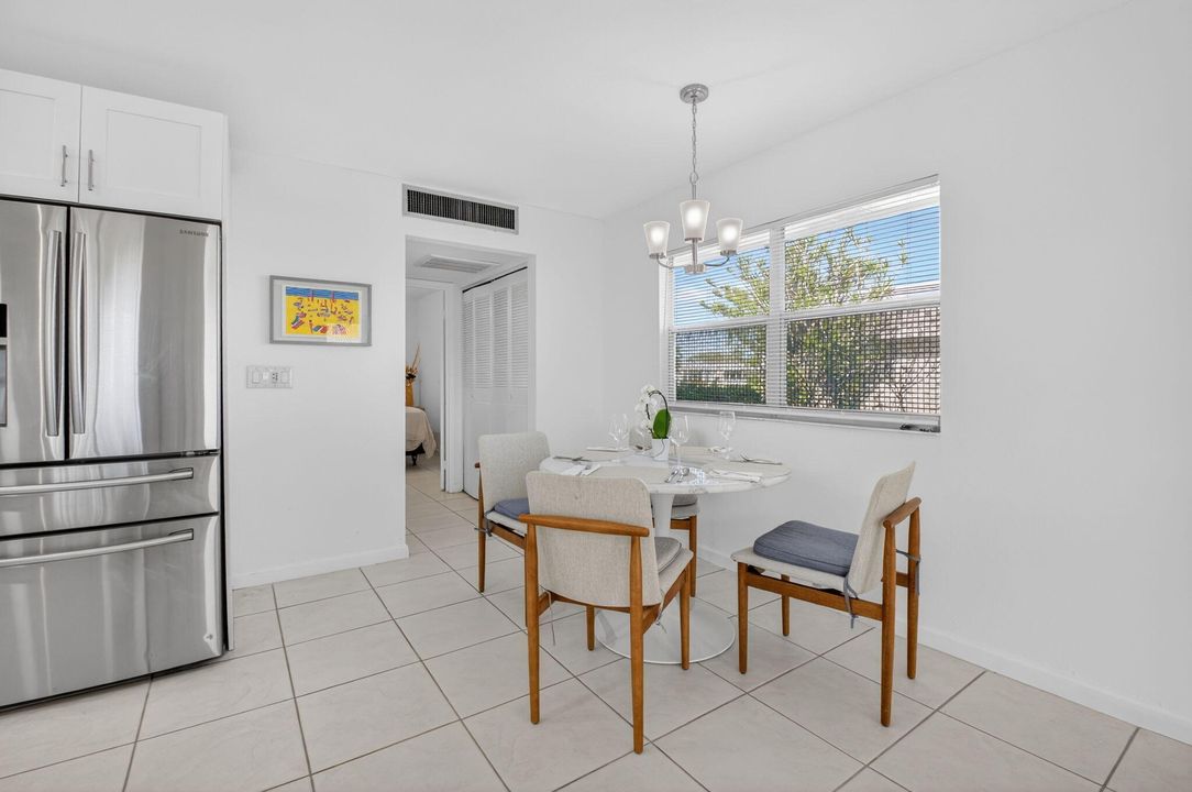 待售: $144,000 (1 贝兹, 1 浴室, 726 平方英尺)