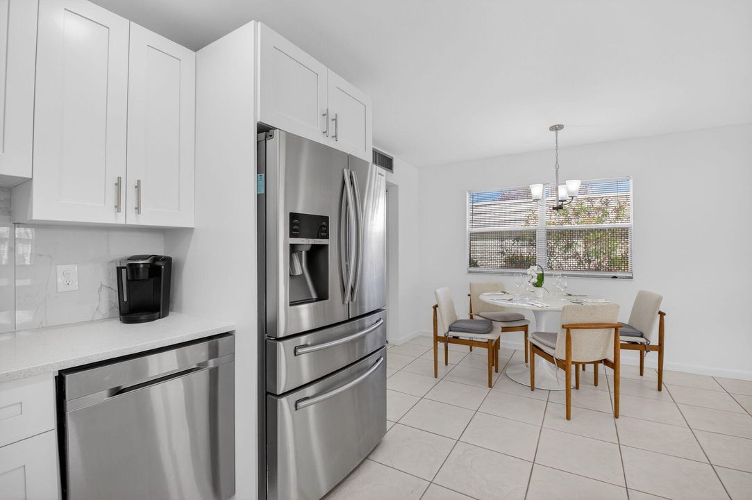 待售: $144,000 (1 贝兹, 1 浴室, 726 平方英尺)