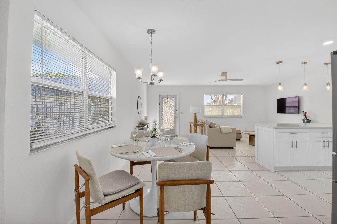 待售: $144,000 (1 贝兹, 1 浴室, 726 平方英尺)