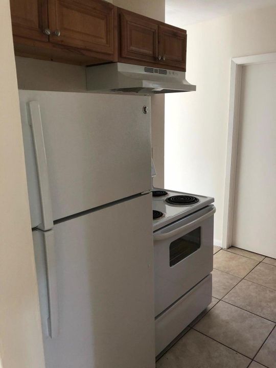 For Rent: $2,499 (3 beds, 1 baths, 800 Square Feet)