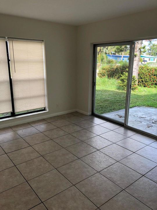 For Rent: $2,499 (3 beds, 1 baths, 800 Square Feet)