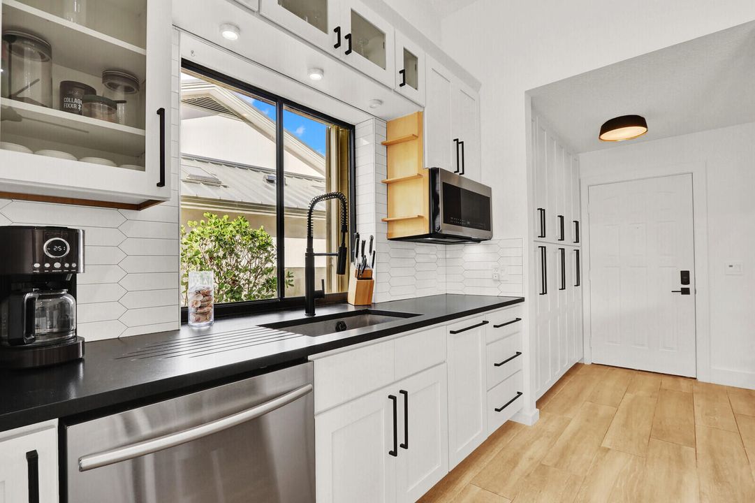 待售: $1,220,000 (3 贝兹, 2 浴室, 2079 平方英尺)