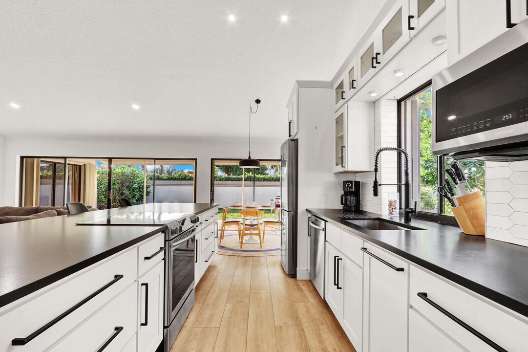 待售: $1,220,000 (3 贝兹, 2 浴室, 2079 平方英尺)