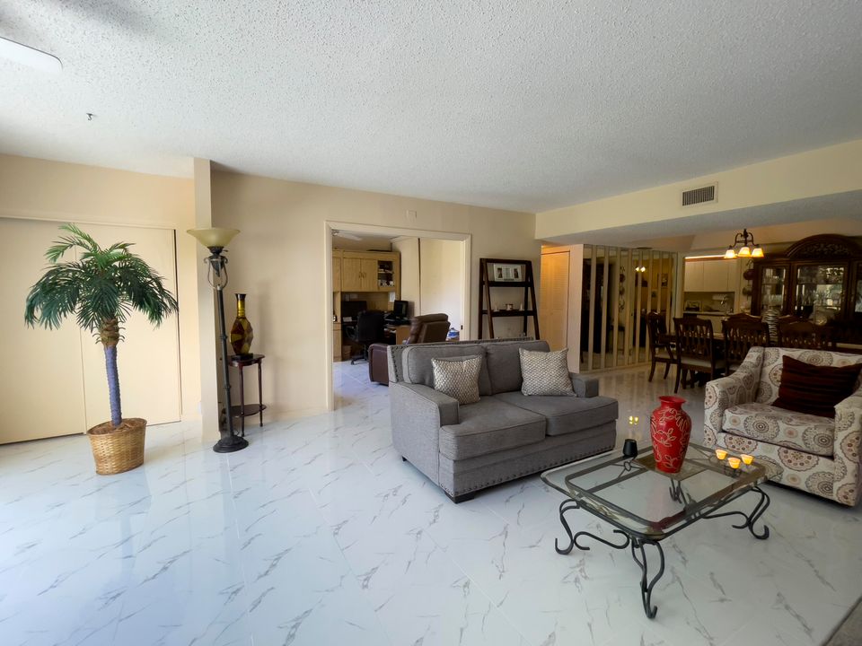 For Sale: $210,000 (3 beds, 2 baths, 1650 Square Feet)