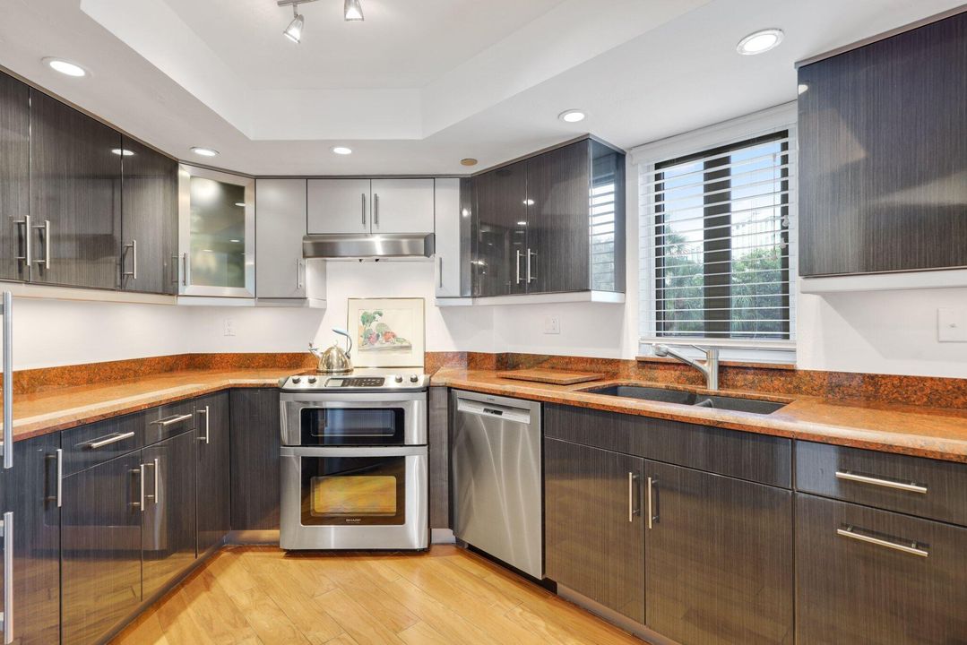 На продажу: $825,000 (2 спален, 2 ванн, 1706 Квадратных фут)