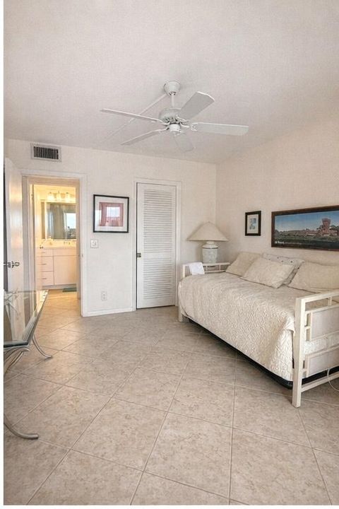 На продажу: $225,000 (2 спален, 2 ванн, 1008 Квадратных фут)