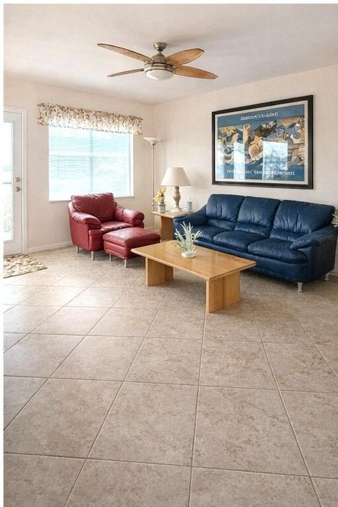 На продажу: $225,000 (2 спален, 2 ванн, 1008 Квадратных фут)