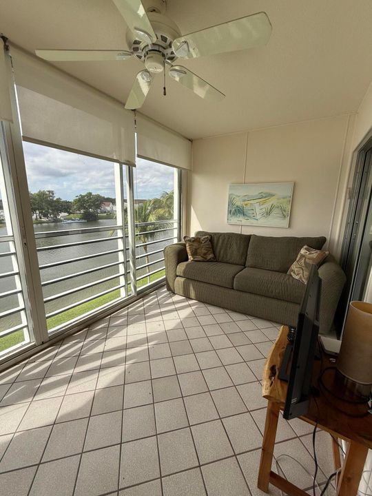 На продажу: $225,000 (2 спален, 2 ванн, 1008 Квадратных фут)