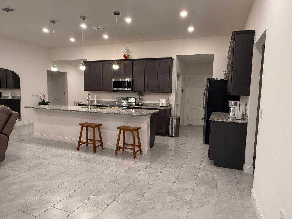 En Renta: $3,100 (4 camas, 3 baños, 2069 Pies cuadrados)