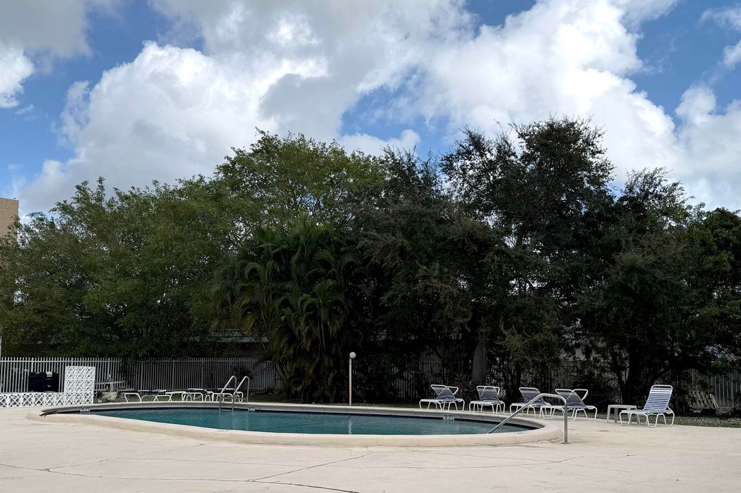 For Sale: $145,000 (2 beds, 2 baths, 840 Square Feet)