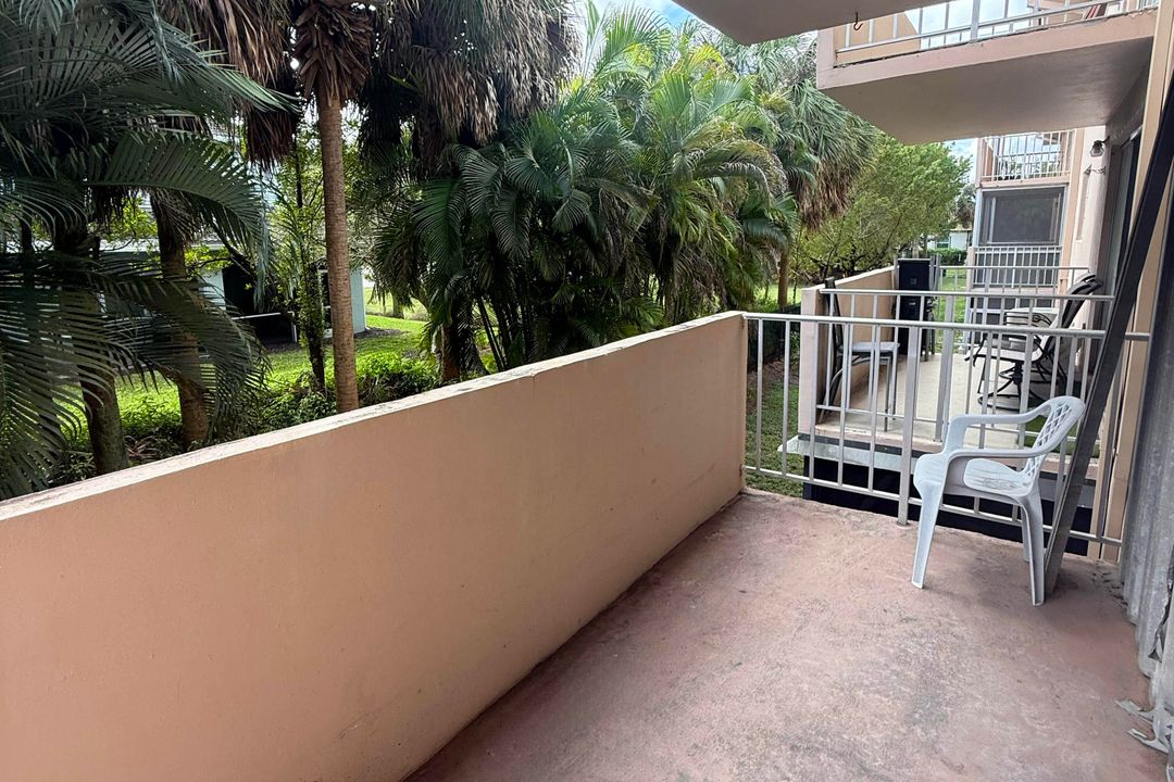 For Sale: $145,000 (2 beds, 2 baths, 840 Square Feet)