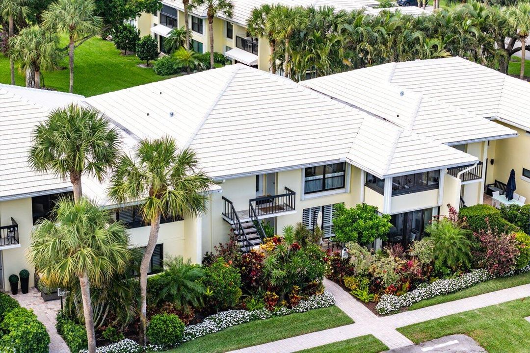 For Sale: $695,000 (3 beds, 2 baths, 1958 Square Feet)