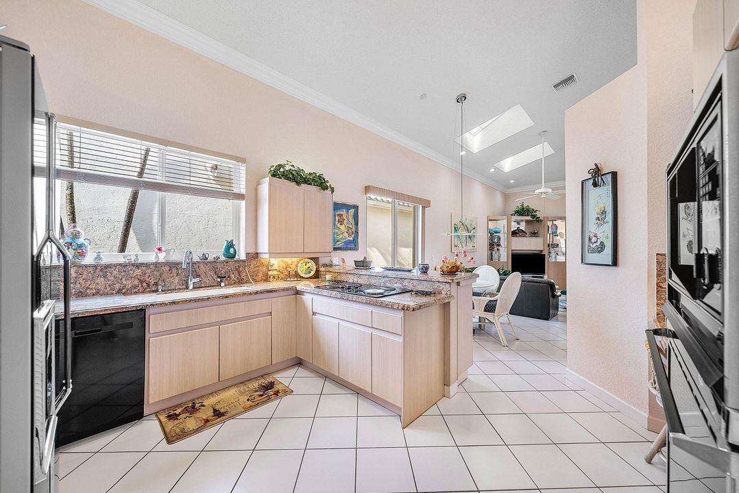 待售: $1,699,000 (3 贝兹, 3 浴室, 2879 平方英尺)