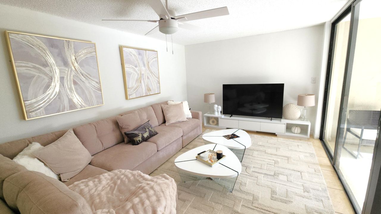 В аренду: $4,999 (2 спален, 2 ванн, 1160 Квадратных фут)