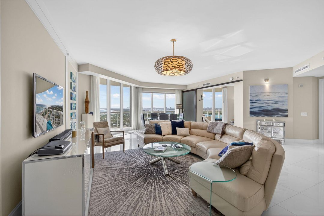 En Venta: $2,625,000 (2 camas, 2 baños, 2115 Pies cuadrados)