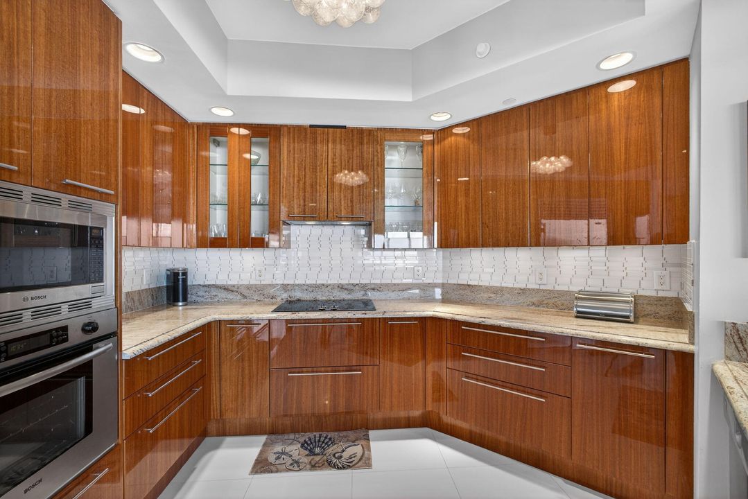 En Venta: $2,625,000 (2 camas, 2 baños, 2115 Pies cuadrados)