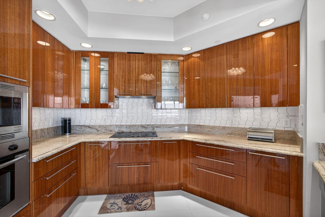 En Venta: $2,625,000 (2 camas, 2 baños, 2115 Pies cuadrados)