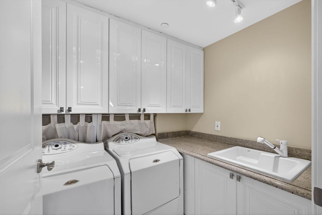 En Venta: $2,625,000 (2 camas, 2 baños, 2115 Pies cuadrados)