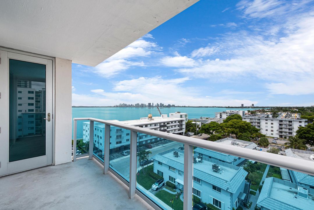 For Rent: $3,000 (2 beds, 2 baths, 1100 Square Feet)