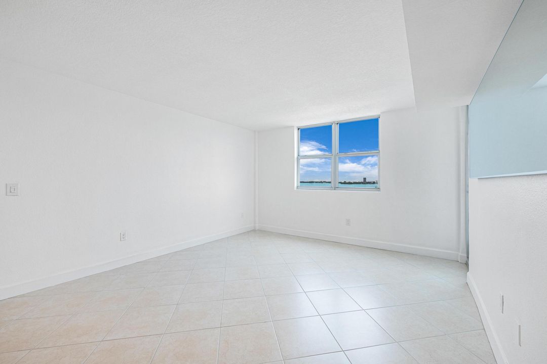 For Rent: $3,000 (2 beds, 2 baths, 1100 Square Feet)