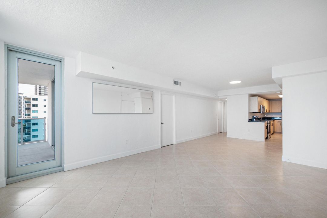 For Rent: $3,000 (2 beds, 2 baths, 1100 Square Feet)