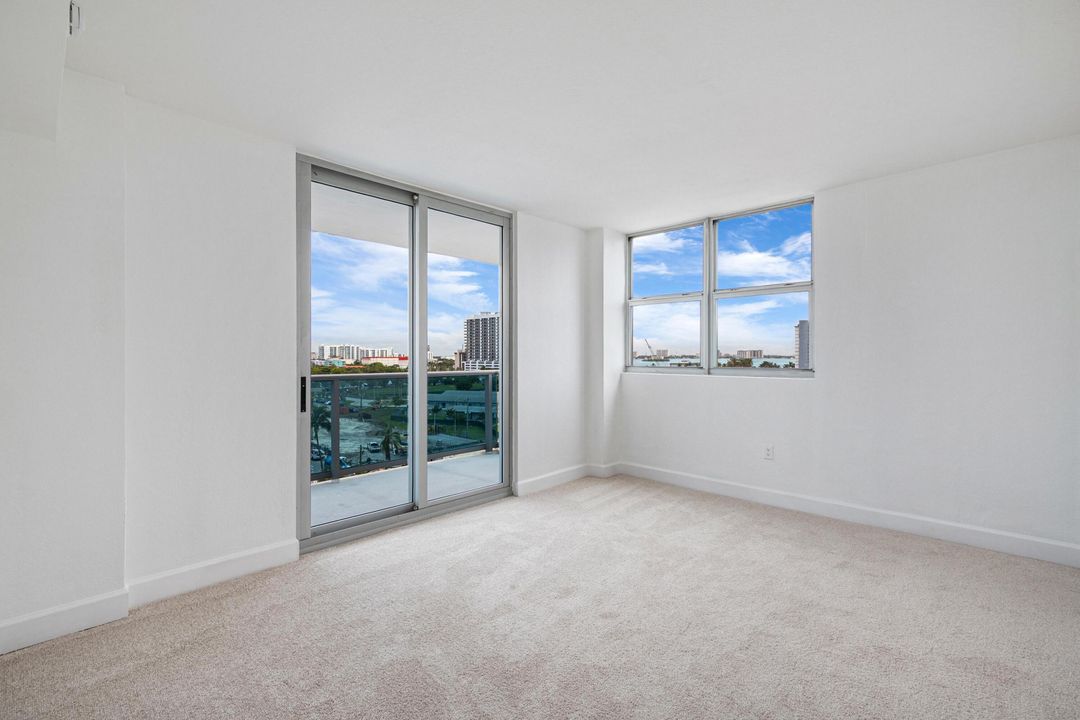 For Rent: $3,000 (2 beds, 2 baths, 1100 Square Feet)