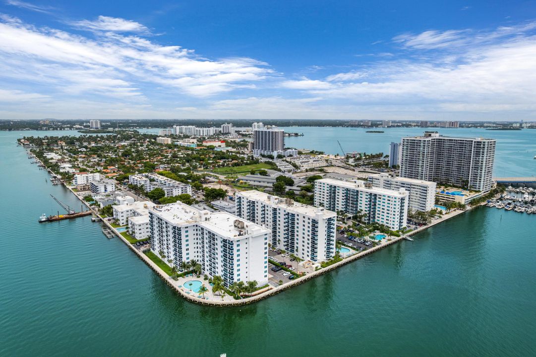 For Rent: $3,000 (2 beds, 2 baths, 1100 Square Feet)