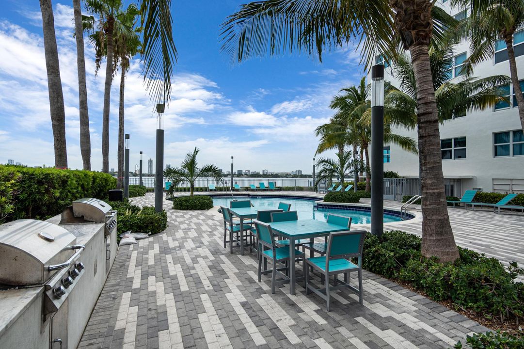 For Rent: $3,000 (2 beds, 2 baths, 1100 Square Feet)