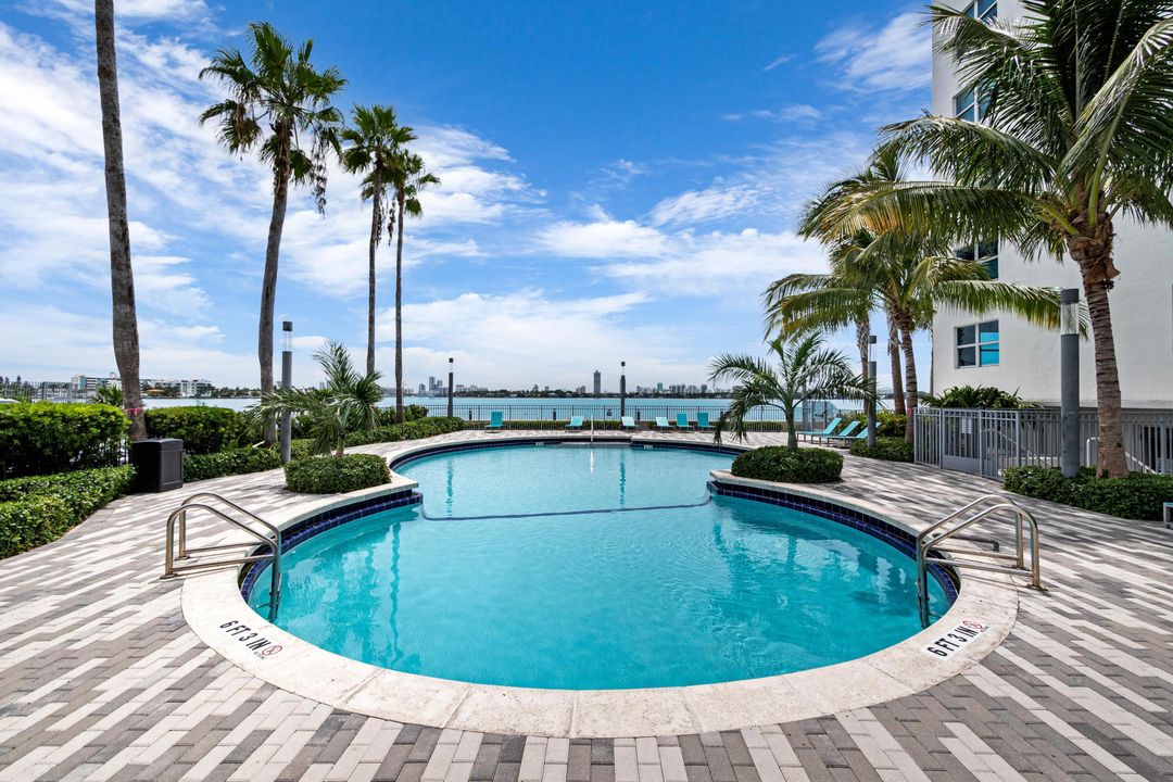 For Rent: $3,000 (2 beds, 2 baths, 1100 Square Feet)