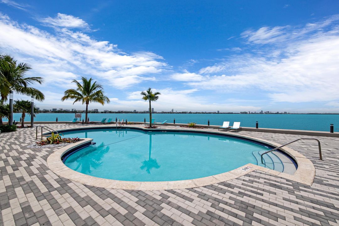 For Rent: $3,000 (2 beds, 2 baths, 1100 Square Feet)