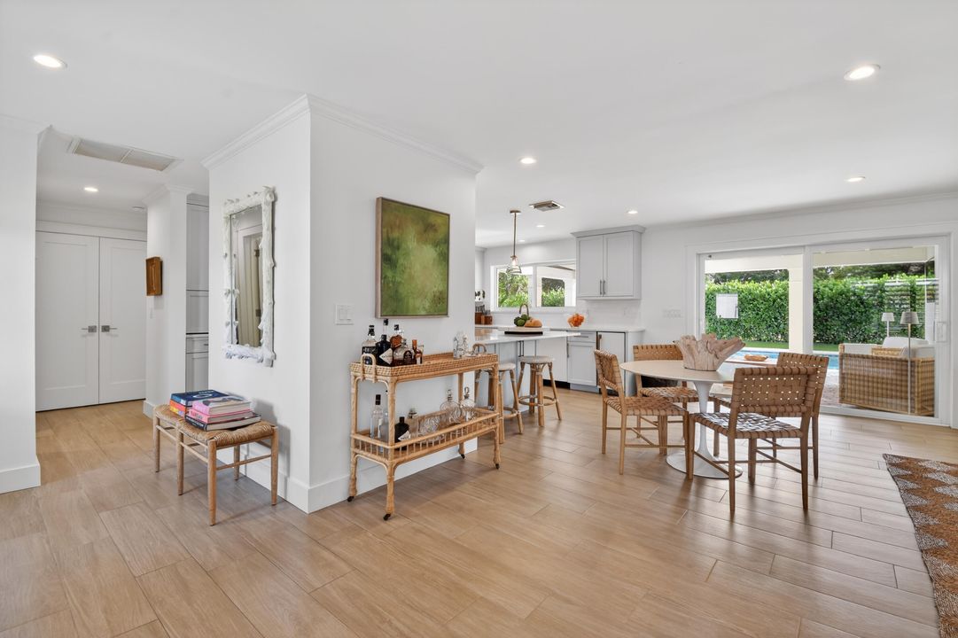 合同活跃: $1,796,000 (3 贝兹, 2 浴室, 1941 平方英尺)