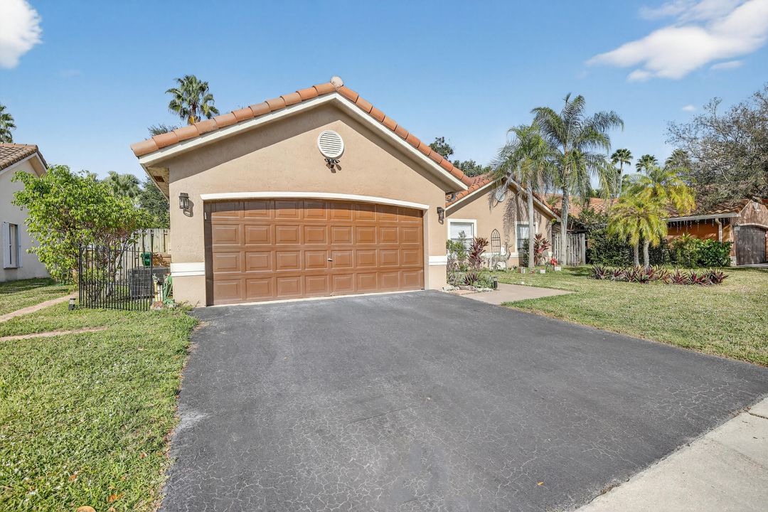 En Venta: $725,000 (4 camas, 2 baños, 2031 Pies cuadrados)