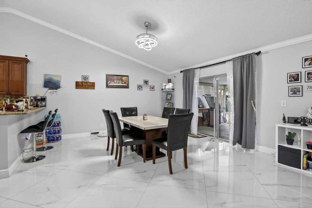 En Venta: $725,000 (4 camas, 2 baños, 2031 Pies cuadrados)