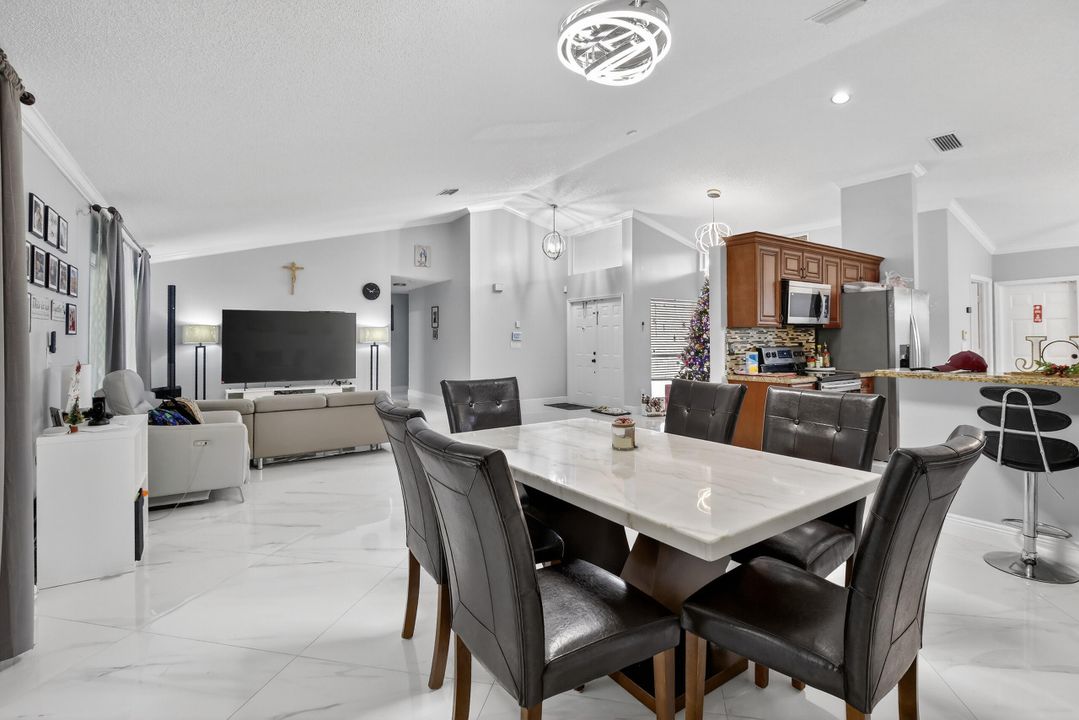 En Venta: $725,000 (4 camas, 2 baños, 2031 Pies cuadrados)