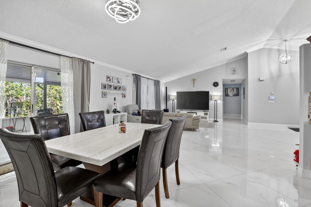 En Venta: $725,000 (4 camas, 2 baños, 2031 Pies cuadrados)