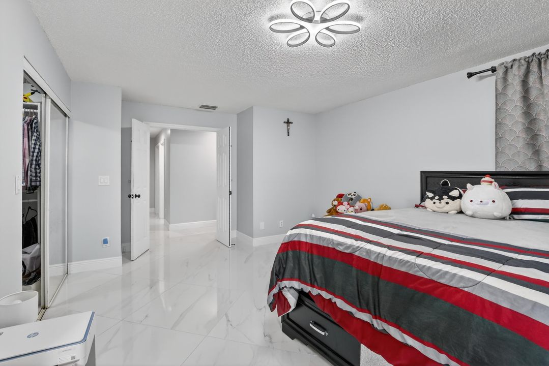 En Venta: $725,000 (4 camas, 2 baños, 2031 Pies cuadrados)