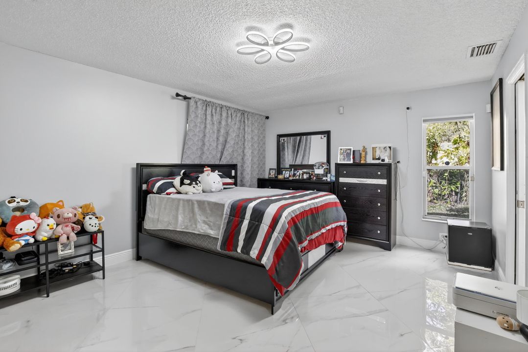 En Venta: $725,000 (4 camas, 2 baños, 2031 Pies cuadrados)