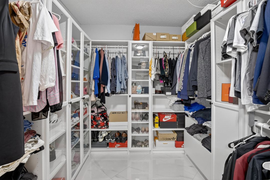 En Venta: $725,000 (4 camas, 2 baños, 2031 Pies cuadrados)