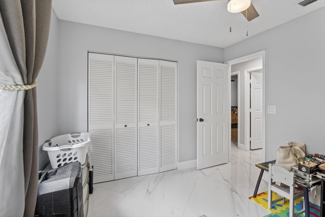 En Venta: $725,000 (4 camas, 2 baños, 2031 Pies cuadrados)