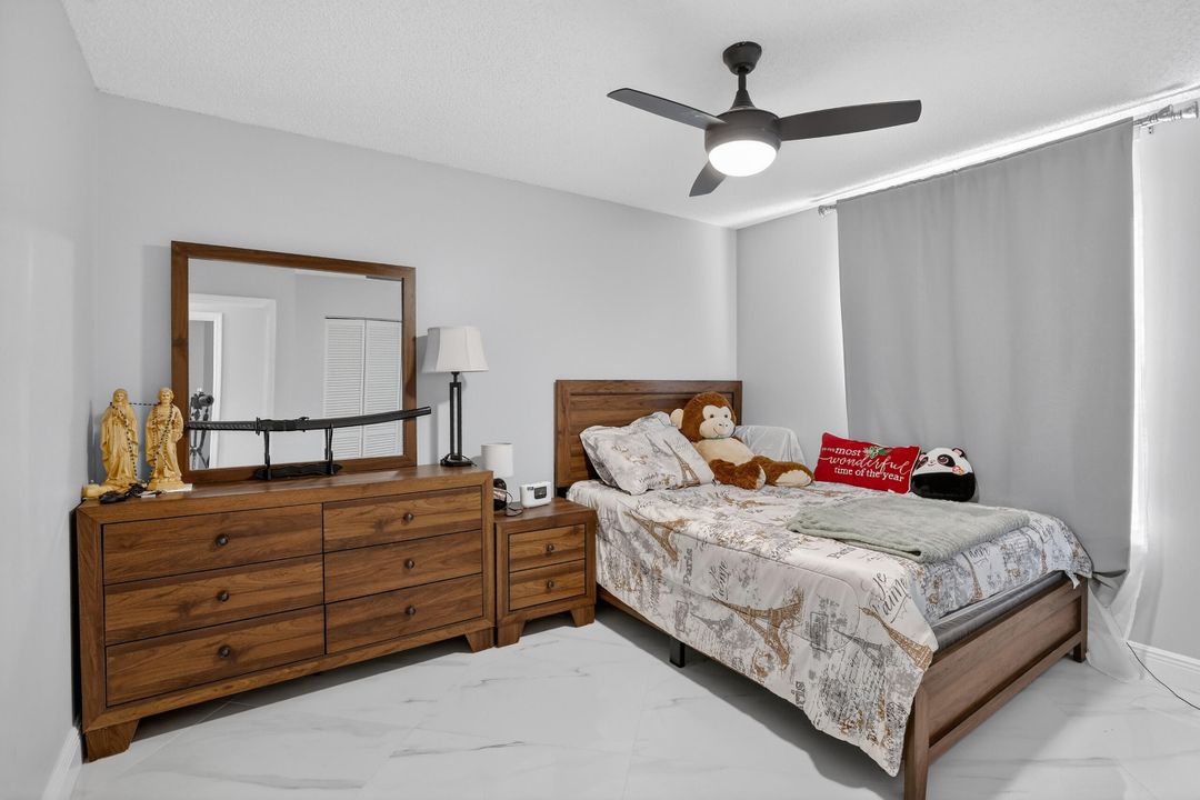 En Venta: $725,000 (4 camas, 2 baños, 2031 Pies cuadrados)