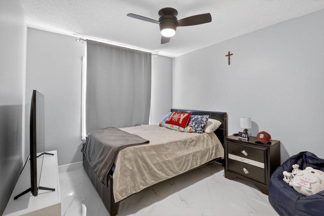 En Venta: $725,000 (4 camas, 2 baños, 2031 Pies cuadrados)